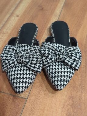 Crown & Ivy Shimmer Bow Slide Mules
